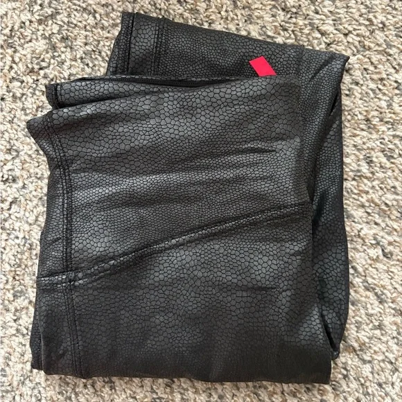 Women's SPANX Black Snakeskin Leggings - Picture 2 of 4
